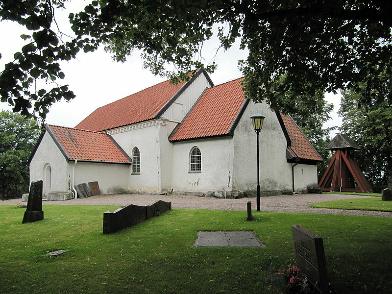 800px-Kallands-Asaka_kyrka_ext1